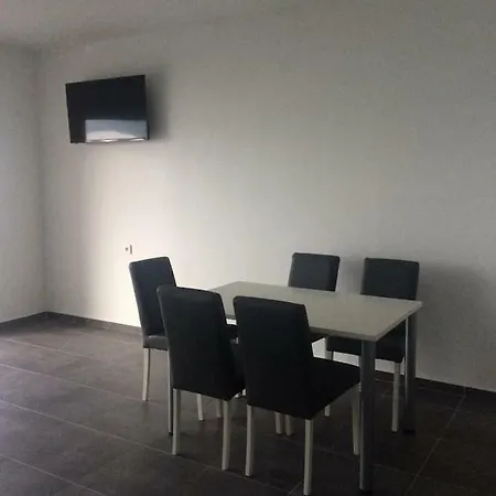Adria 2 Apartment *